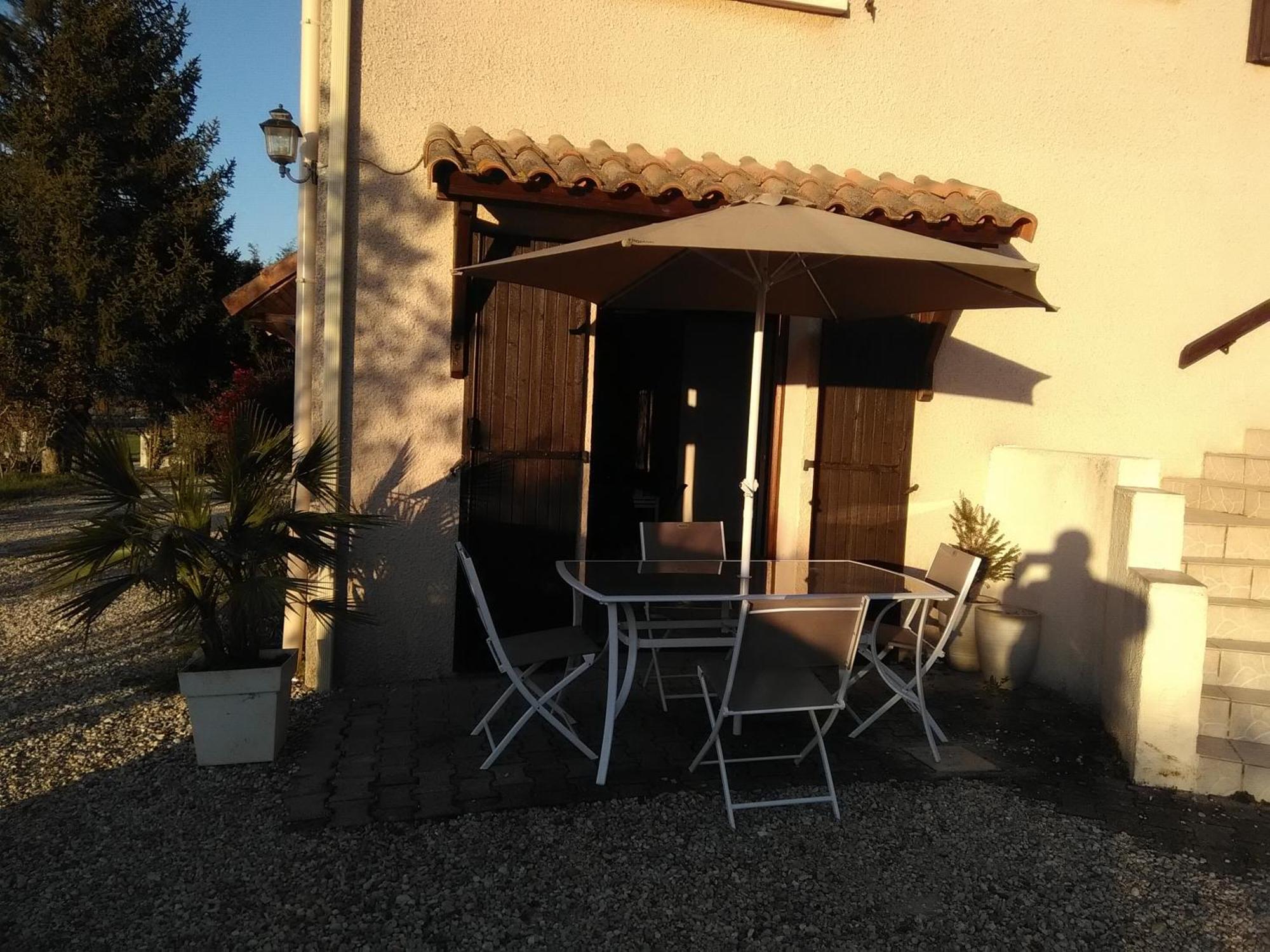 Patrice Et Chrstel Appartement Independant Chatuzange-le-Goubet Exteriör bild